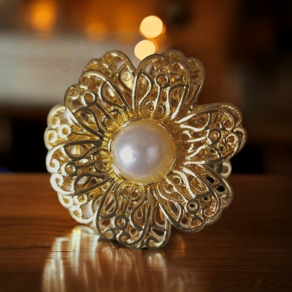 NWT Amrita Singh Faux Pearl Gold Tone Filigree Flower Stretch Band Ring One Size - Picture 2 of 15